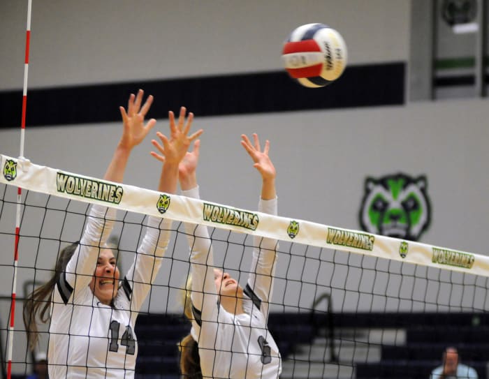 Lake Nona's Anna Pantano (14) and Reagan McConomy go for a block against Windermere.